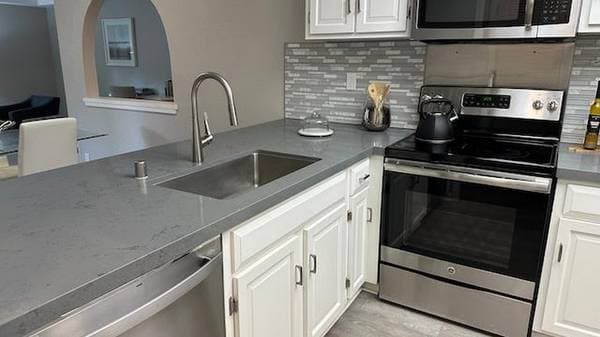 Wonderfully Located 3 Bed, 1 Bath Home- Close To Michell Park + Library, Shops, And More! photo 4