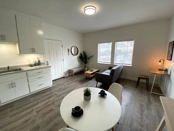1BR/1BA Apartment · Oakland photo 2