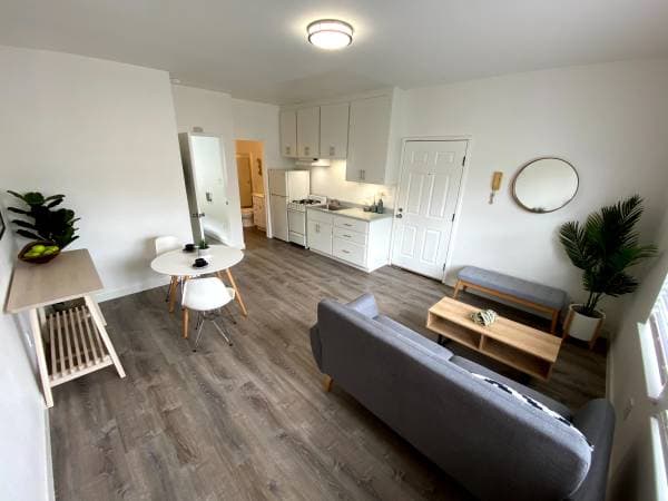 1BR/1BA Apartment · Oakland photo 3