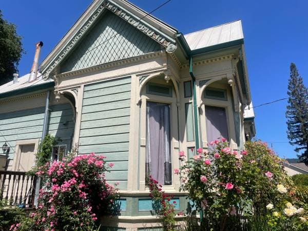 3BR/2BA Single Family House · Cloverdale photo 1