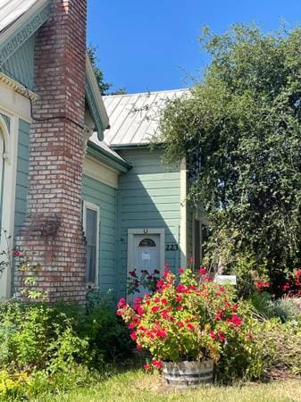 3BR/2BA Single Family House · Cloverdale photo 3