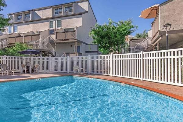 1BR/1BA Apartment on Contra Costa Boulevard · Pleasant Hill photo 1