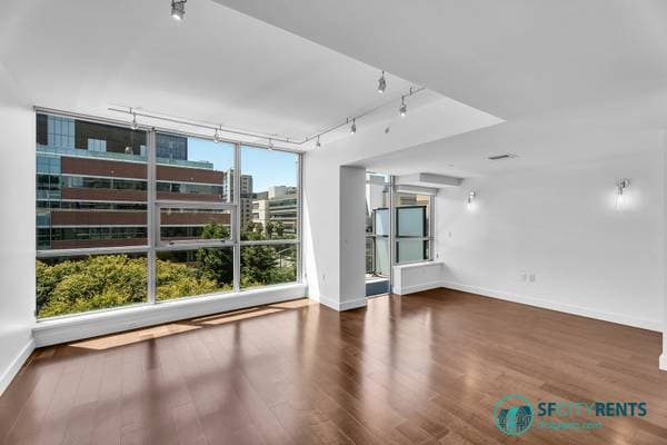 1BR/1BA Condo on Mission Bay Blvd N · San Francisco photo 2