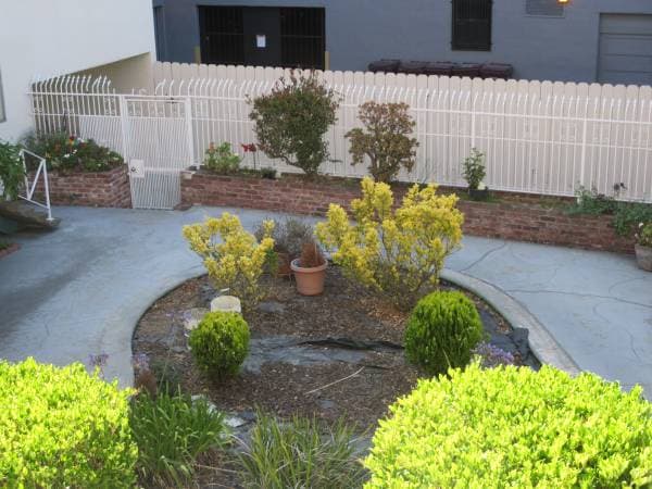 1BR/1BA Apartment on Lenox Avenue · Oakland photo 2