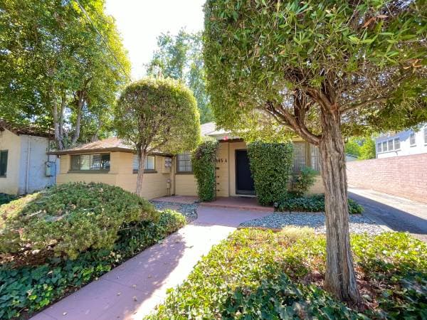 1BR/1BA Single Family House on Brown Street Unit A · Napa photo 1