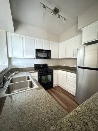 2BR/2BA Apartment on Round Barn Blvd · Santa Rosa photo 1