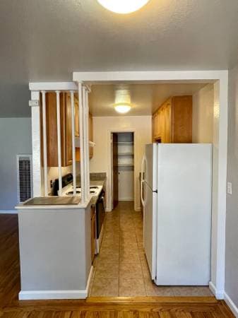 1BR/1BA Apartment on Park Blvd · Oakland photo 3