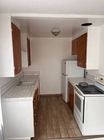 2BR/1BA Apartment · Oakland photo 2