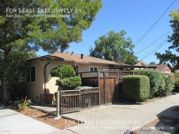 2BR/1BA Duplex on Madison Avenue Unit C · Redwood City photo 1