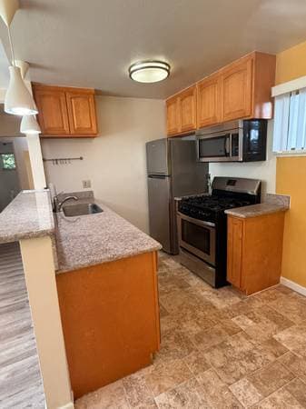 3BR/2BA Apartment on Roosevelt Ave. · Berkeley photo 5