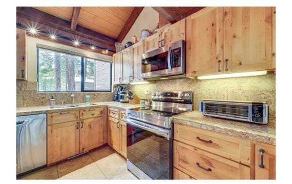 2BR/3BA Condo · Carnelian Bay photo 2