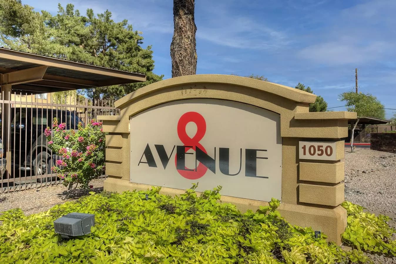 Avenue 8 photo 2