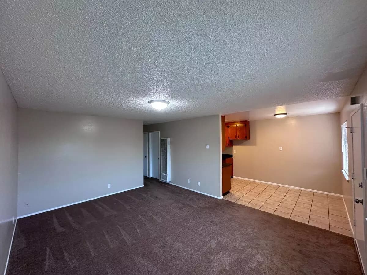39th Avenue Apartments photo 2