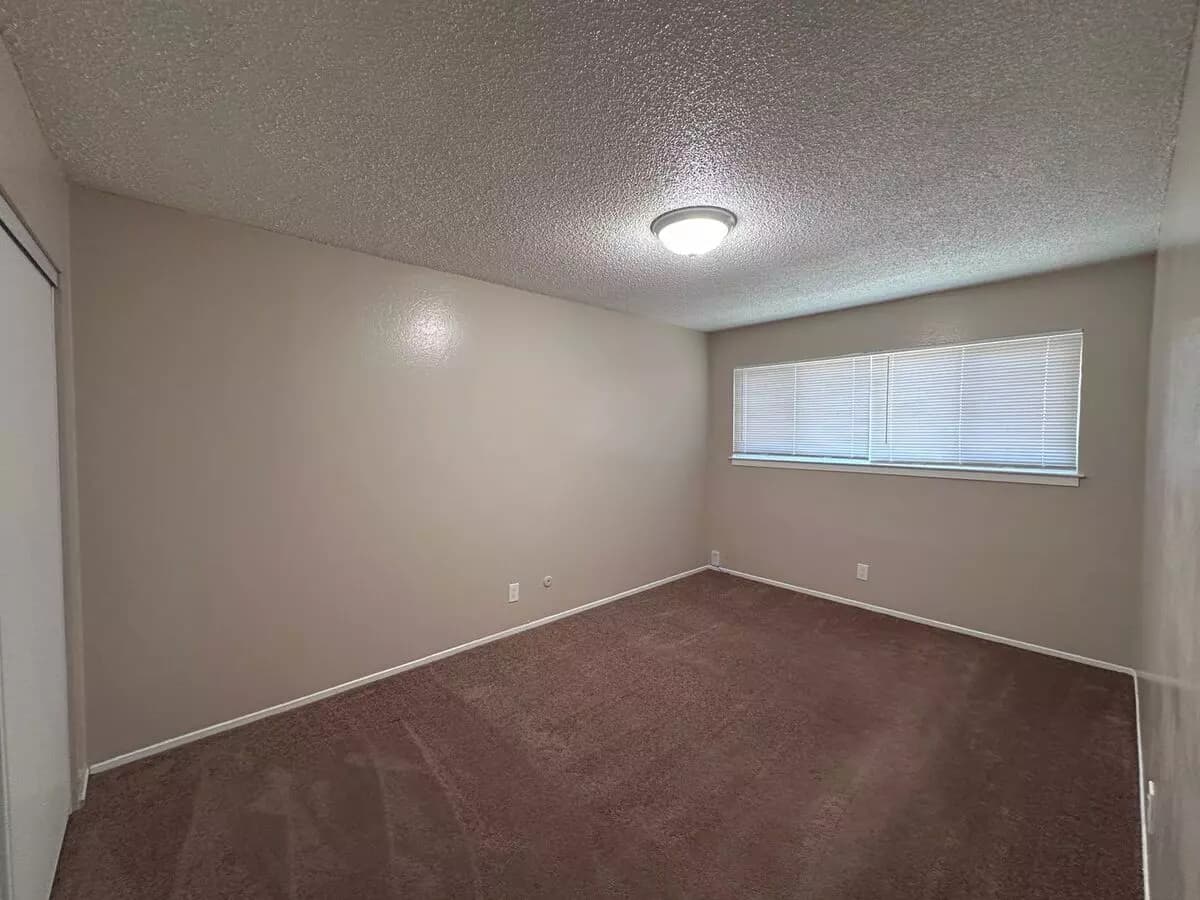 39th Avenue Apartments photo 4