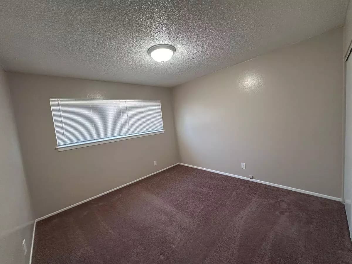 39th Avenue Apartments photo 5