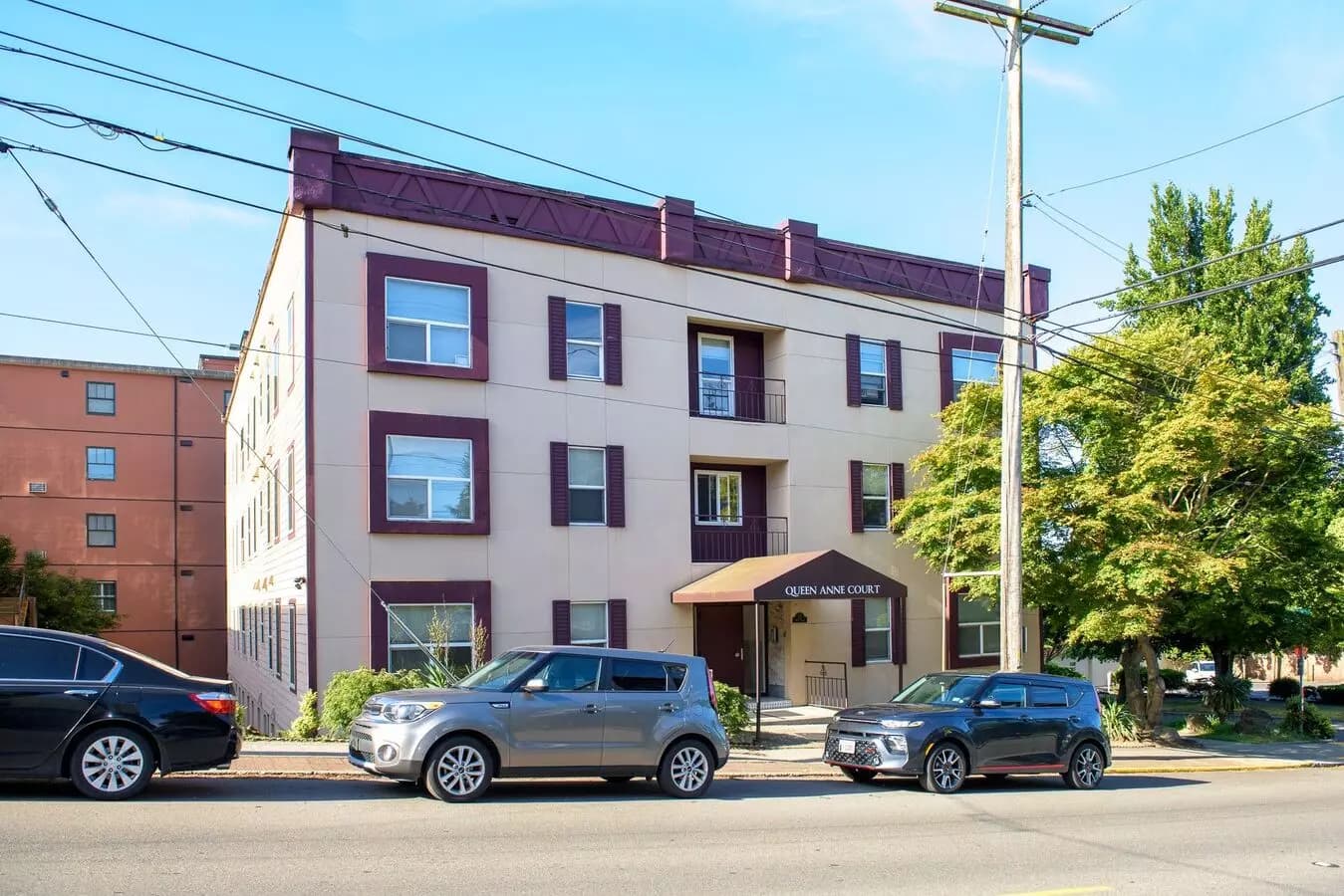 QA Queen Anne Court photo 3
