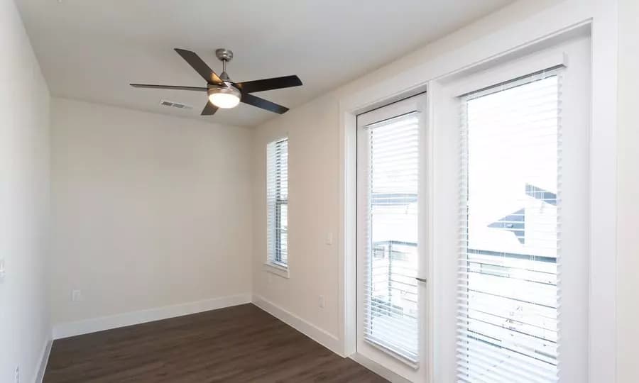 607 W St photo 2
