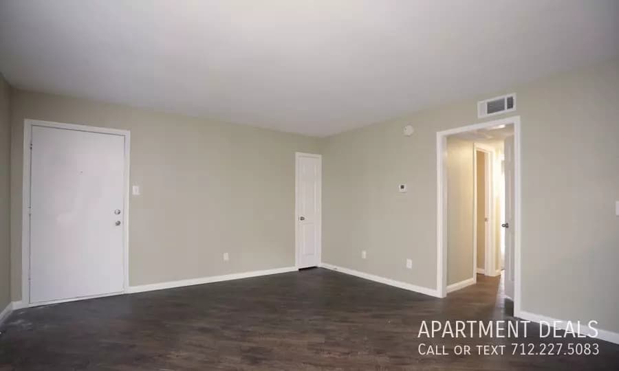 5836 S Lk photo 1