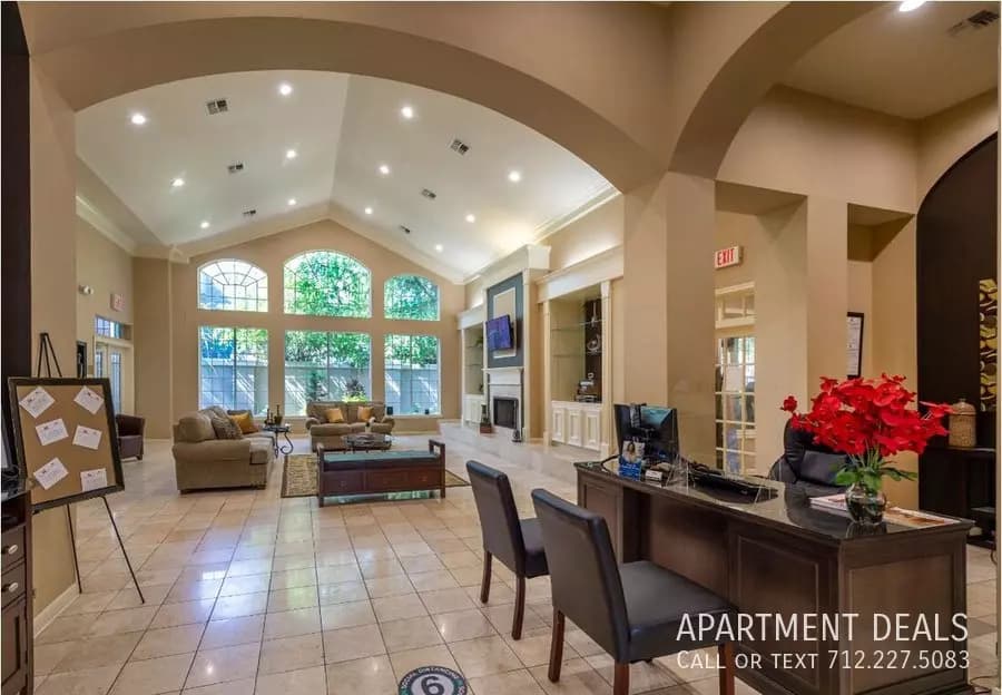8 Oak Court, Houston, TX 77006 photo 3