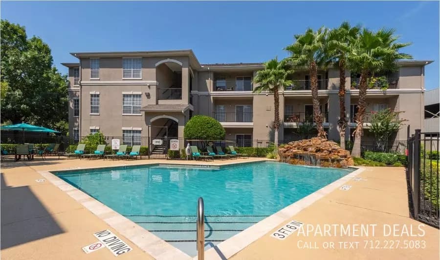 8 Oak Court, Houston, TX 77006 photo 4