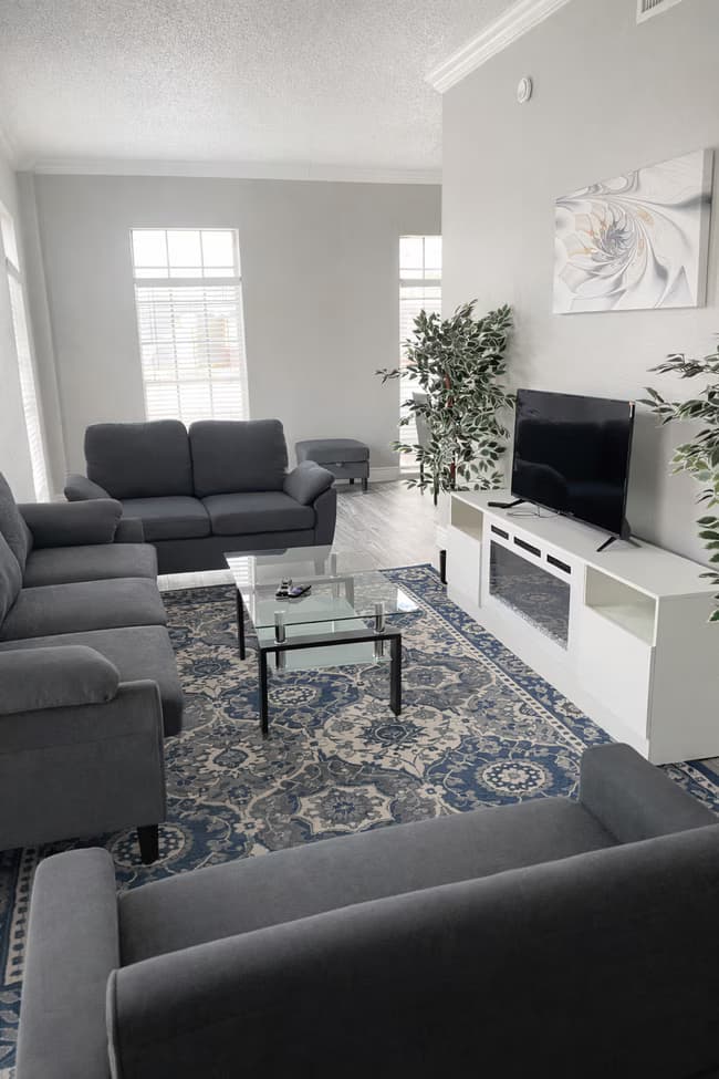 1 Bed 1 Bath Fully Furnished Luxury Renovated 1428 floor plan