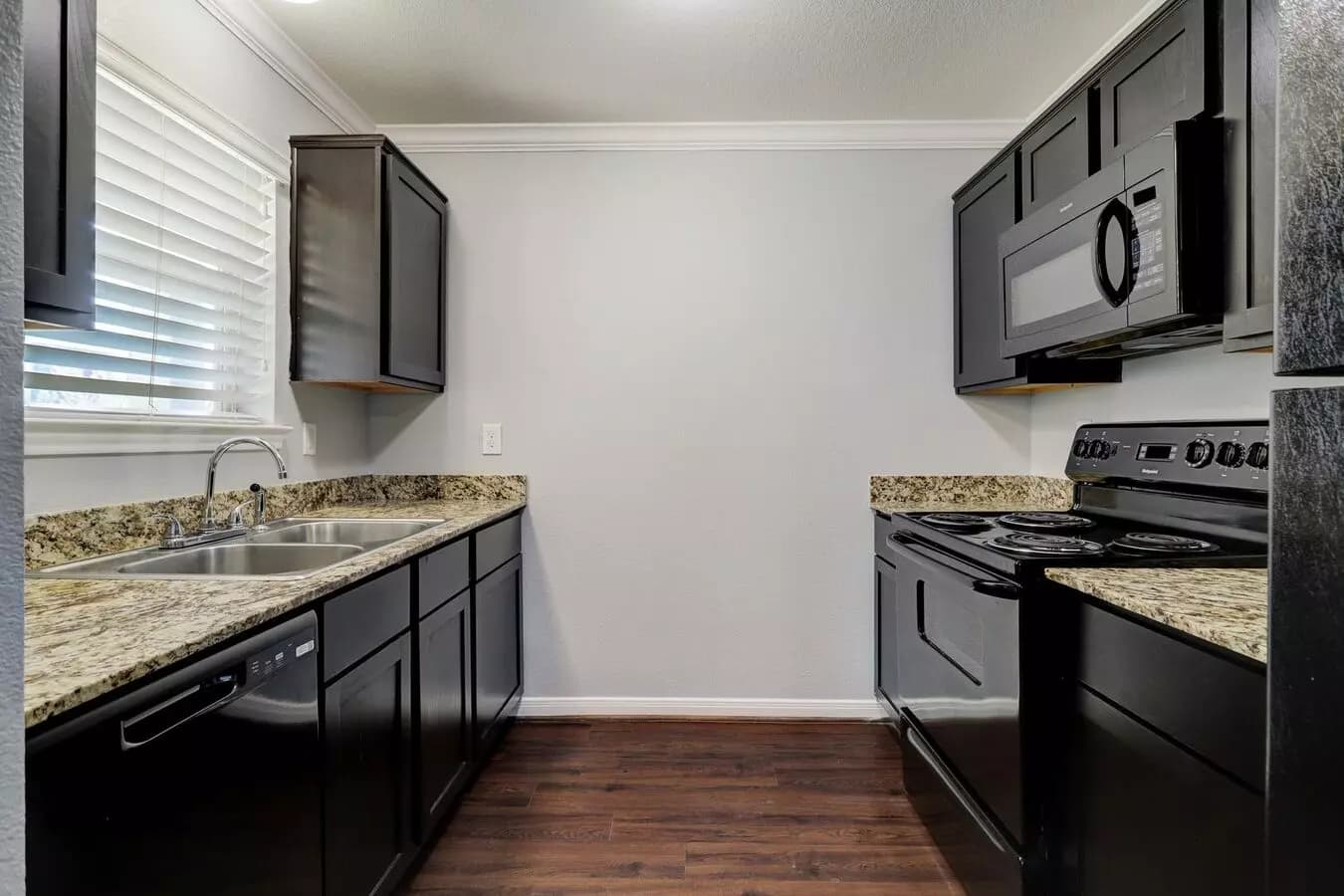 2 Beds • 1 Bath 03 floor plan