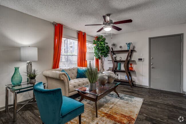 2 Beds • 2 Bath 606 floor plan