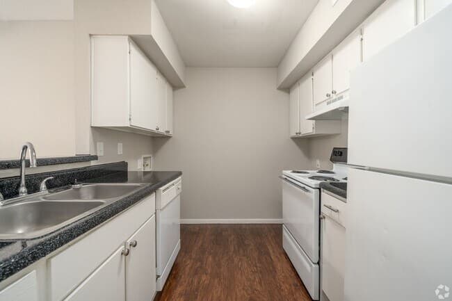 2 Beds | 2 Baths | 917 Square Ft. floor plan