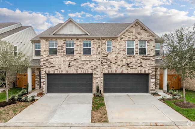 4 Beds • 2 Bath 10303RDA floor plan
