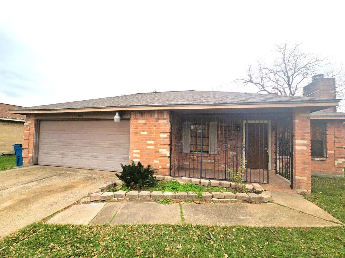 3 Beds • 1 Bath - floor plan