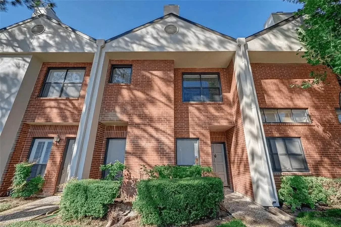 2 Beds • 2 Bath - floor plan