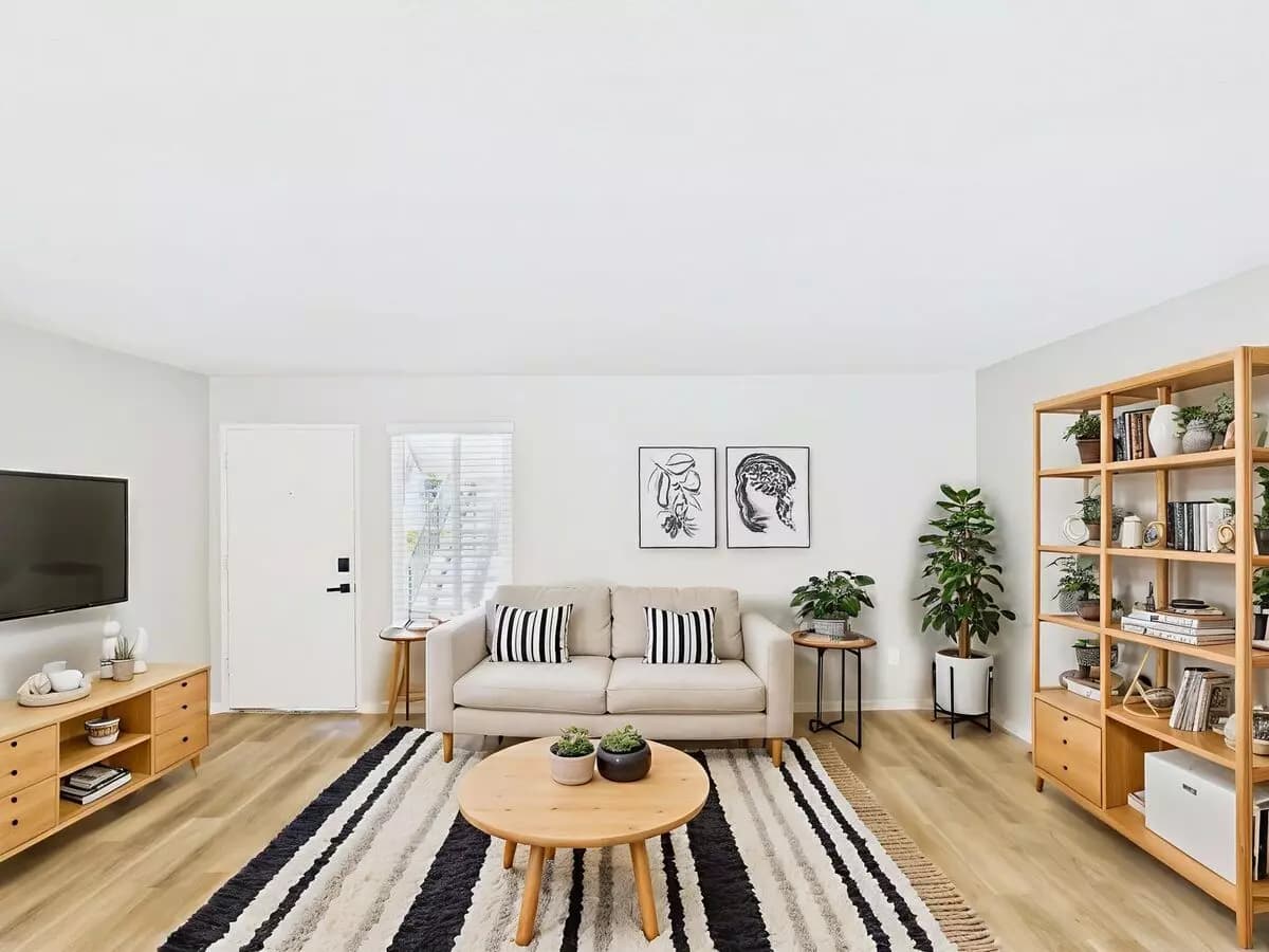 2 Beds • 1 Bath 07 floor plan