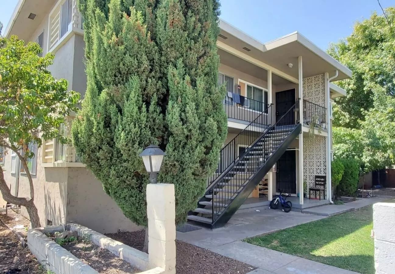 2 Beds, 1 Bath Model floor plan