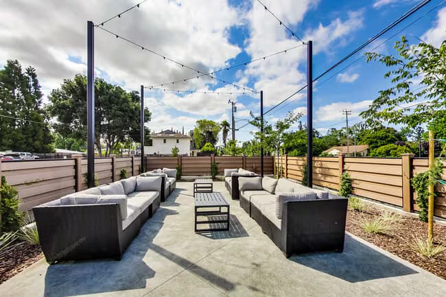 2 Beds • 1 Bath 212 floor plan