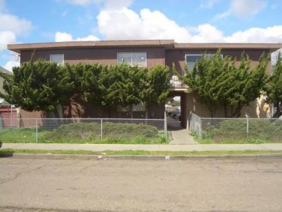 2 Beds • 1 Bath T8 floor plan
