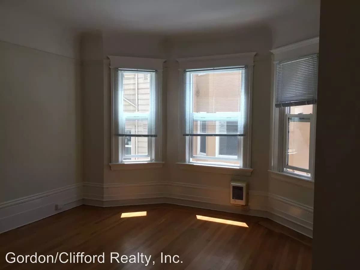 2 Beds • 1 Bath 6 floor plan