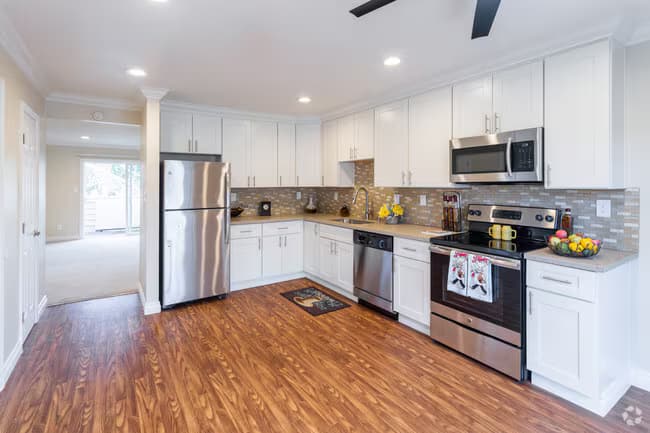 2 Beds • 2 Bath H-6 floor plan