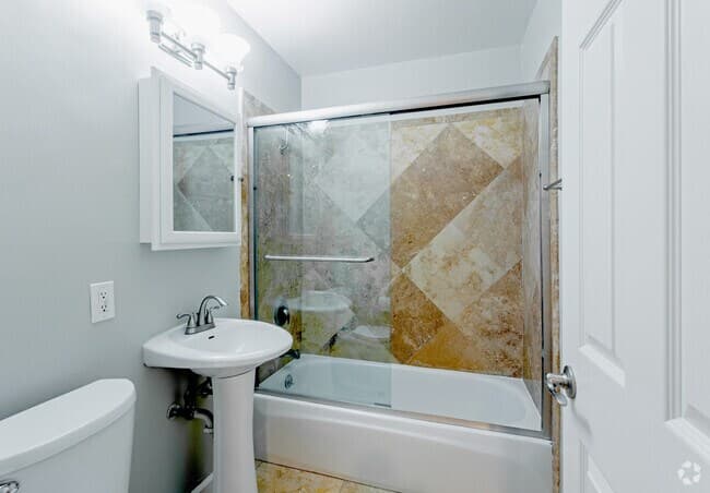 2 Beds • 1 Bath 21 floor plan