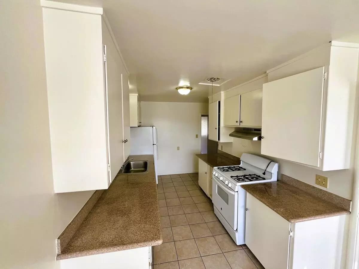 2 Beds • 1 Bath 5 floor plan
