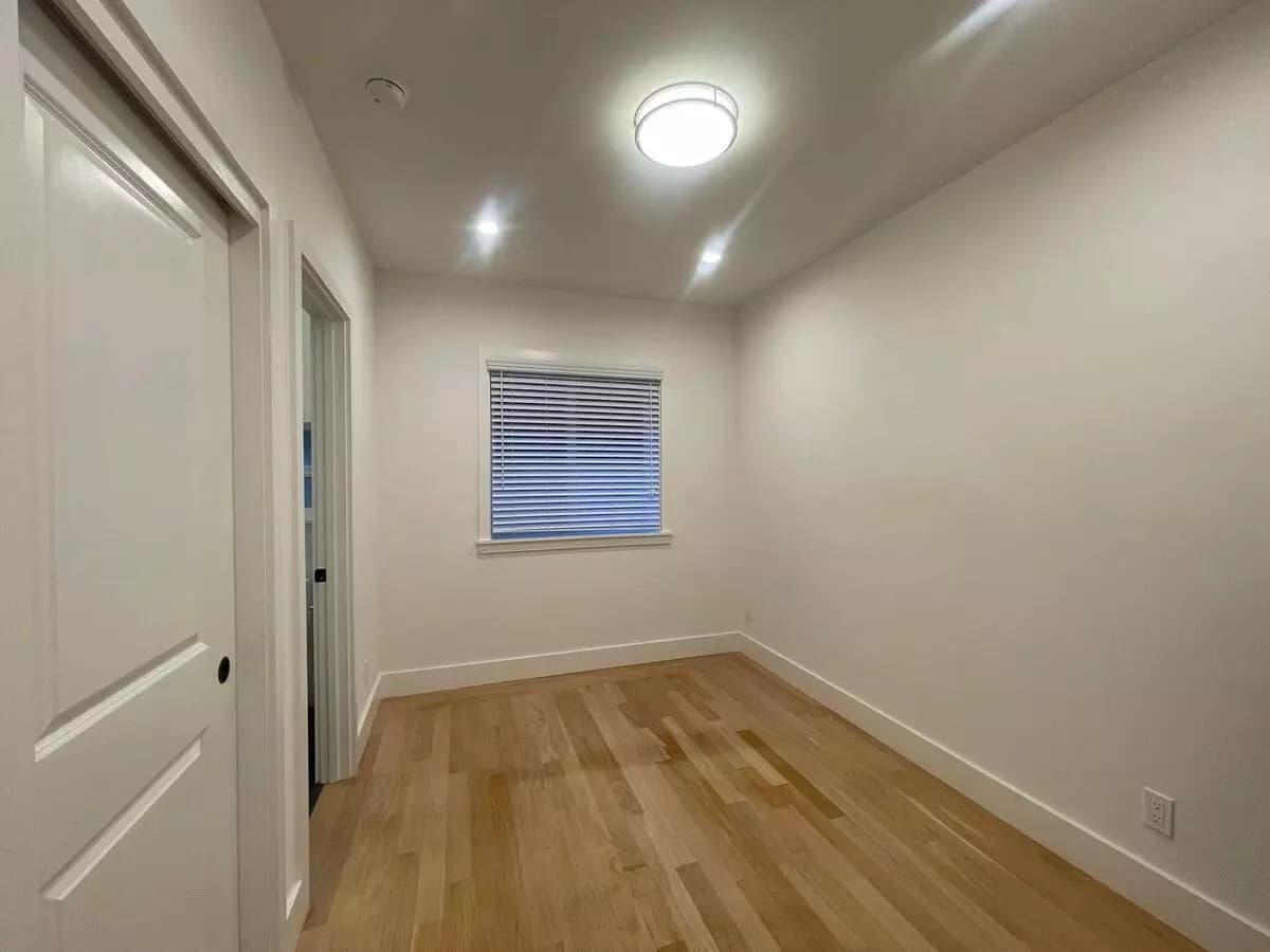 Studio · 1 ba · 300 sqft floor plan