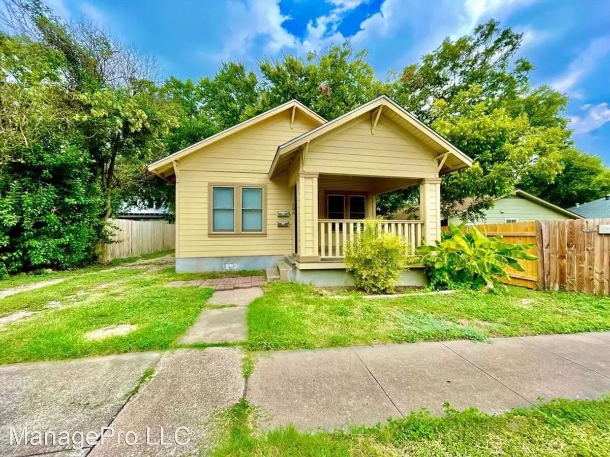 2 Beds • 1 Bath A floor plan