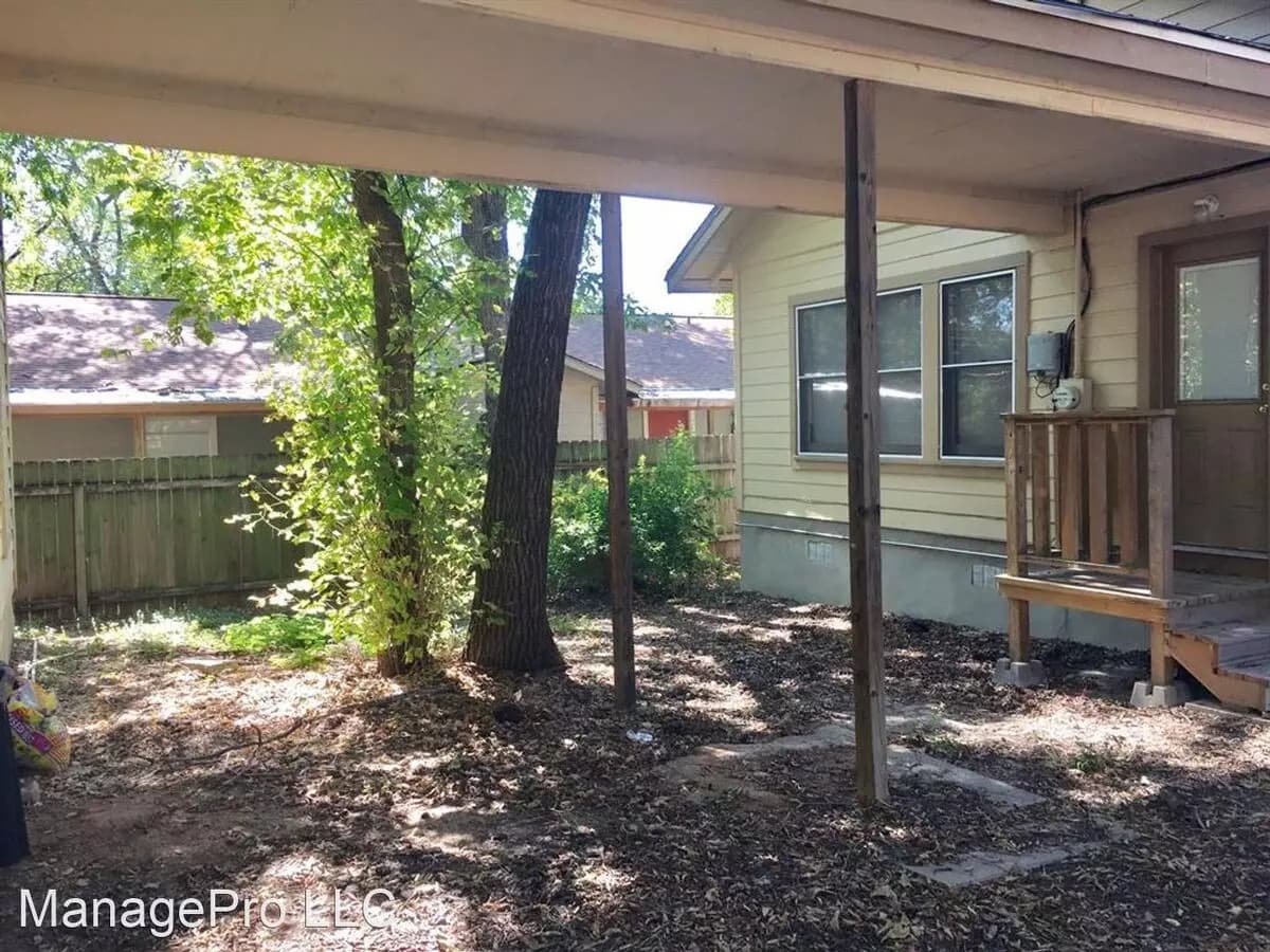 3 Beds • 2 Bath B floor plan