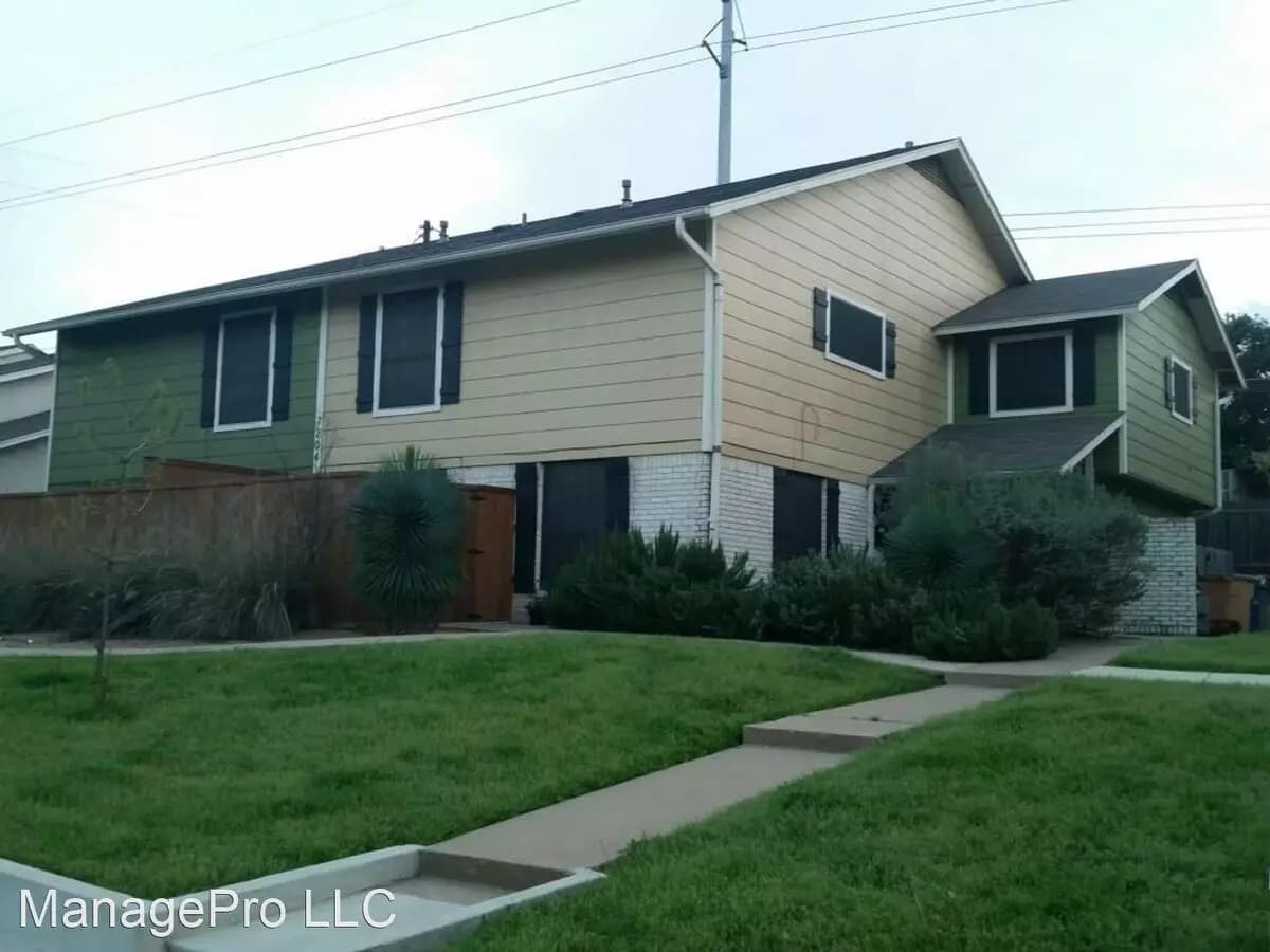 3 Beds • 2 Bath D floor plan