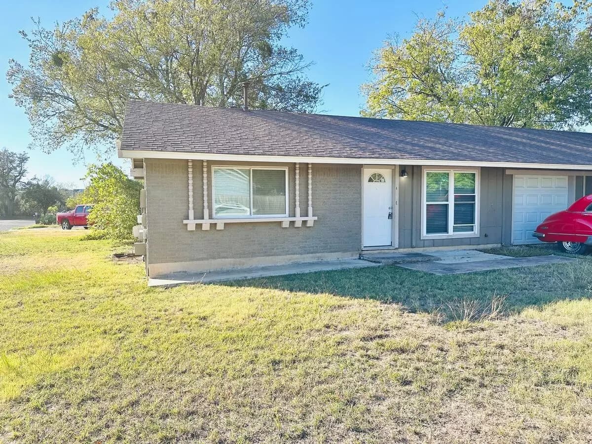 2 Beds • 1 Bath A floor plan