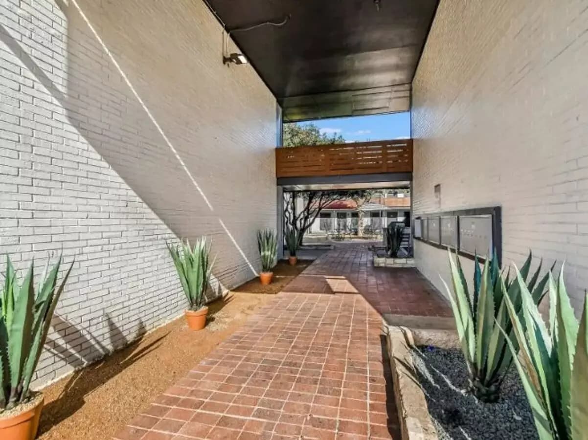 Renovated 1Bd 106 floor plan
