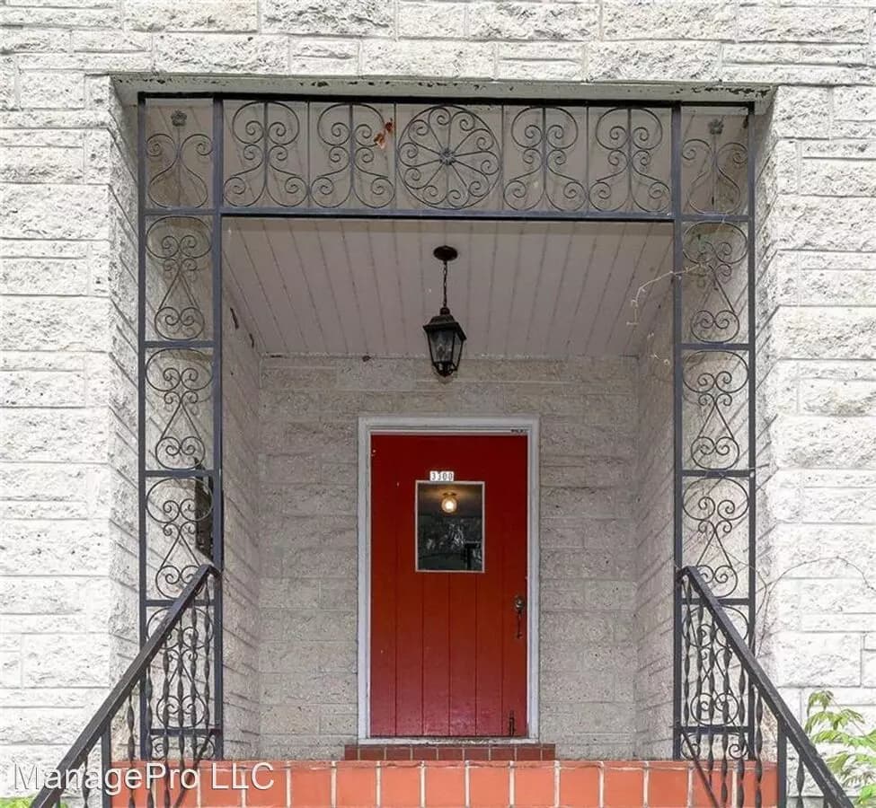 2 Beds • 1 Bath 5 floor plan