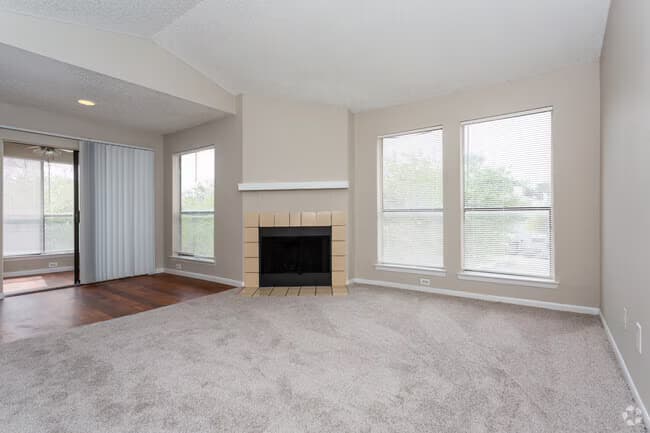 2 Beds • 1 Bath 1-1418 floor plan