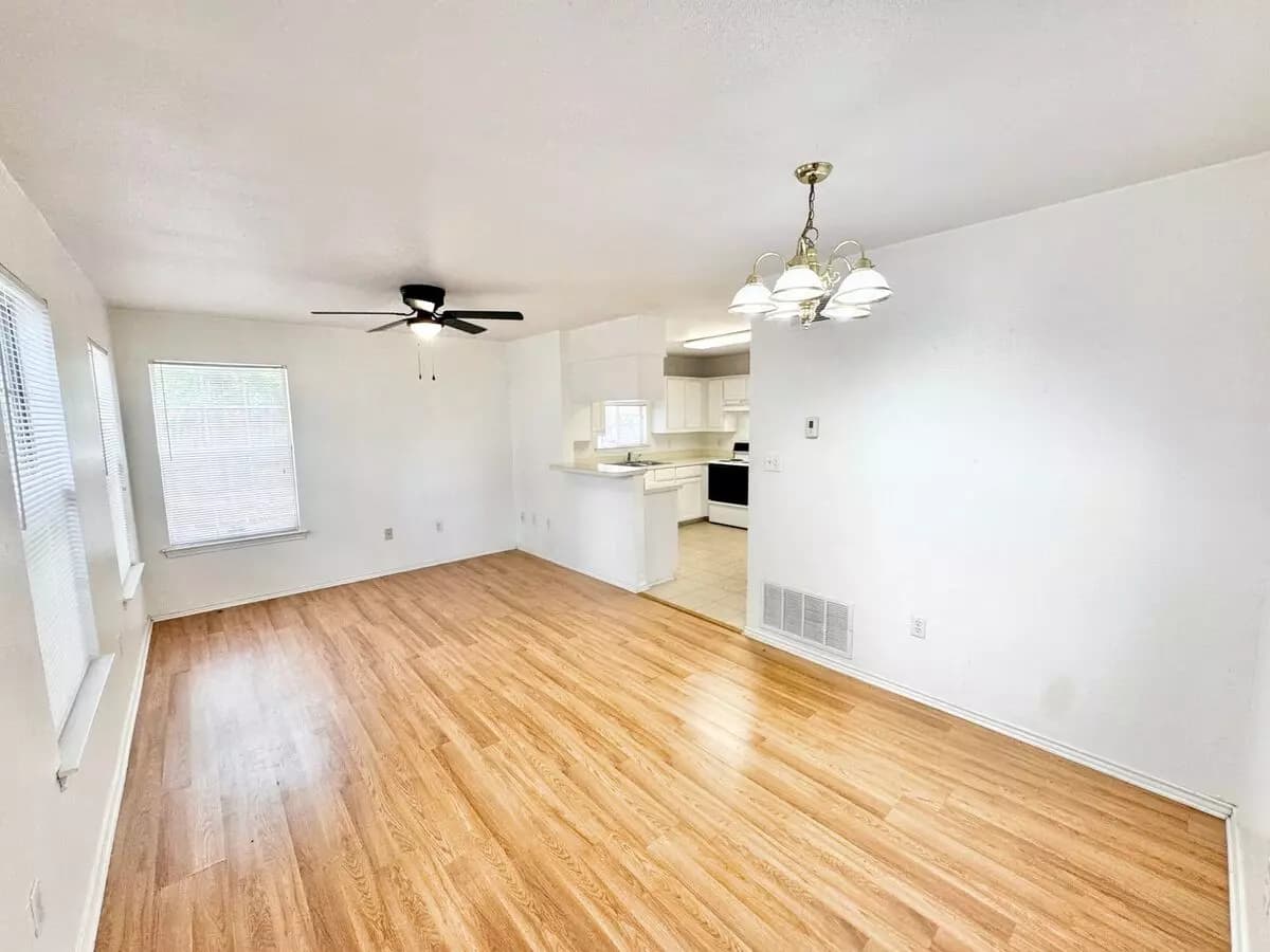 2 Beds • 1 Bath C floor plan