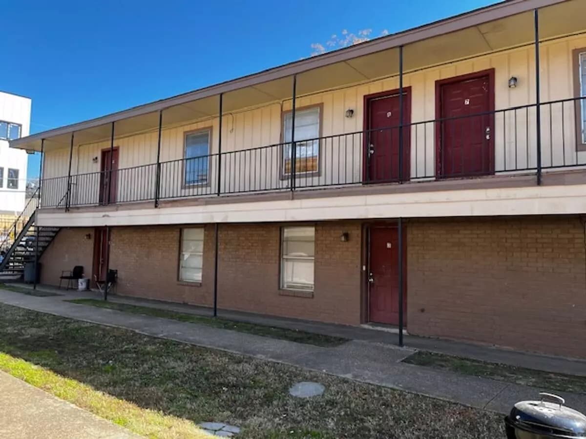 2 Beds • 1 Bath floor plan