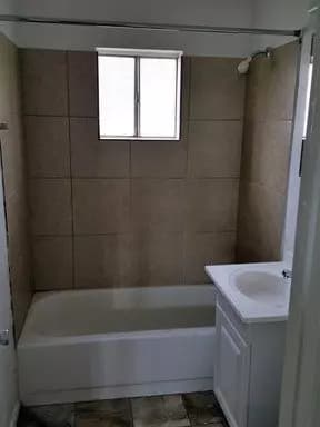 2BR/1.0BA 512A floor plan